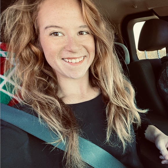 Meet your Posher, Hannah - Picture 3 of 5